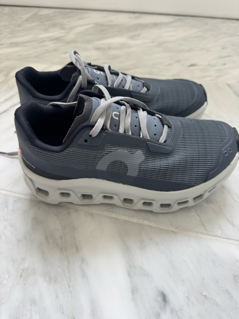 On Cloudmonster Void
NIB
WOMEN SIZE 7